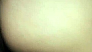 Watch this amateur pussy close-up on her ass