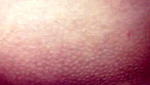 Watch this amateur pussy close-up on her ass