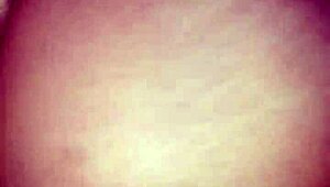 Watch this amateur pussy close-up on her ass