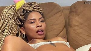 man, i can’t even explain how giovana bombom shows solo fun with toys