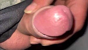 watch me flash and masturbate solo!