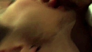 Jeune Française Se Fait Prendre Salement Chez Elle en Mode Brut