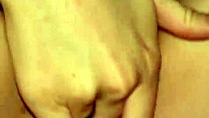 they sneak into the car for a blowjob and creampie session