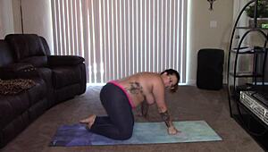 Busty BBW Smothers Petite Girl with Thick Booty