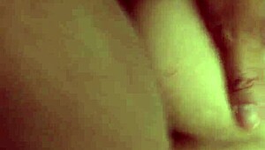 Yangpu fingering and masturbating before anal sex with mature woman?