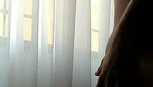 pau grosso rosado seduzindo com toques sensuais, levando a uma masturbação intensa e sexo apaixonado