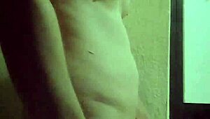 sina malvako me masturbo desnudo al salir de la ducha, feelin sexy and horny after that shower