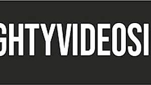 Paola Gurgel, 18-19, licks and squirts outdoors on webcam after recording, watched by voyeurs