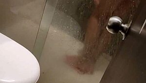 Me Encanta Espiarla Mientras Se Baña Y Después Pedirle Que Me La Chupe Y Yo Lamer Su Culo