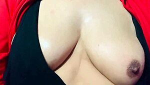 me gusta que me miren las tetas mientras cuento historias de placer y deseo intenso