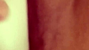 hey, wanna see pussy getting fucked with a dildo and squirting? 😏