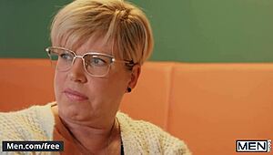 Clark Delgaty forgets breakup with Ashton Summers at restaurant