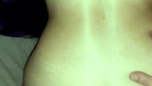 Me revento contra la pared mientras tiraba de mi pelo largo.