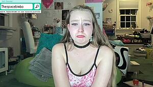 Free Liveshow Streaming 12-24 with Dildo Play on Webcam