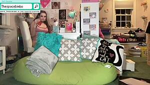 Free Liveshow Streaming 12-24 with Dildo Play on Webcam