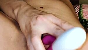 milf innessa kiss plays with toy close-up! 😜