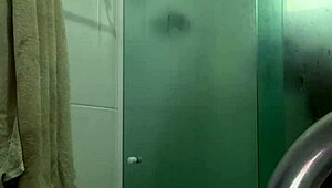 novinho carioca dotado no banho completo com red 😏