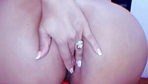 HUGE ASS LATINA MADURA DANCES, SHOWS CULO ENORME FOR HOMEMADE ANAL ASSFUCKING VIDEO