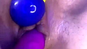 Ki-sim intensely masturbates on webcam, squirting profusely!