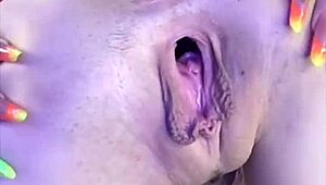 Ki-sim intensely masturbates on webcam, squirting profusely!