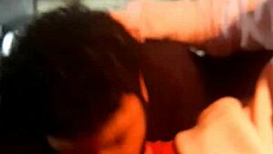 mamando e fodendo na rua com pessoas passando por perto