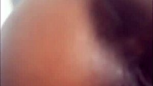 hot & sexy threesome with girl on girl action! 😘