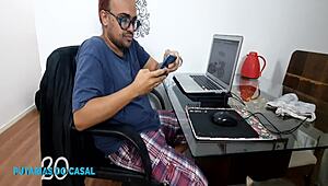 Vivi Guedez Official Shakes Her Ass For The Newbie