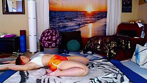 redhead improves hip mobility in yoga workout