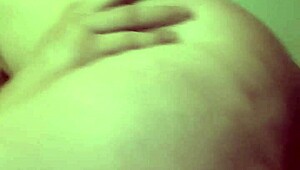 fucking my girlfriend on top, her pussy dripping cum 😏