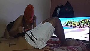 This hot Colombian masked guy sneaks into my room and gives an amazing blowjob 😍