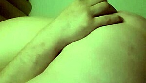 fucking my girlfriend on top, her pussy dripping cum 😏