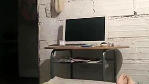 sexo casero con mi hermana en su habitación cuando sale del baño parte 1