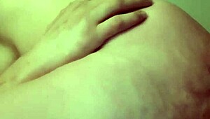 fucking my girlfriend on top, her pussy dripping cum 😏