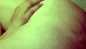 fucking my girlfriend on top, her pussy dripping cum 😏