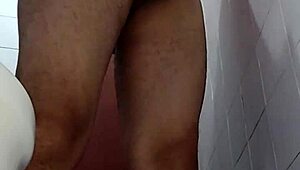 mi pene depilado gets sucked by latina amateurs