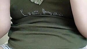 Beautiful girl dances live on Bigo with amazing moves 😊