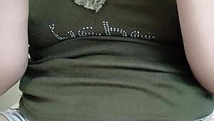 Beautiful girl dances live on Bigo with amazing moves 😊