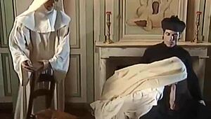 नन प्रीस्ट के साथ रेट्रो लेस्बियन ट्विस्ट में वाउज़ तोड़ती है