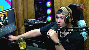 mari avila flashed her big tits live on podcast