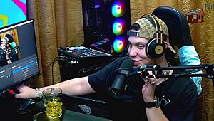 mari avila flashed her big tits live on podcast