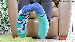 Femdom Smelly Feet Jerk Off Instructions?