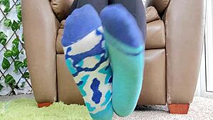 Femdom Smelly Feet Jerk Off Instructions?