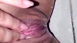 Every time I bathe, I intensely masturbate, addicted to sex and squirting as an amateur