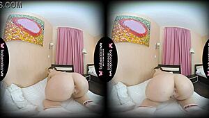 I’m Obsessed with Plump Babe Amalia Davis Masturbating Solo in VR!