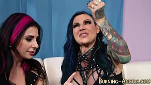 Alt Emo Lesbian Gets Fingered and Eaten Out Passionately