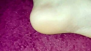 Pretty feet jerk cock until it's full of cum 😍