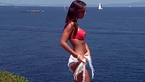 I can’t believe this chick stripped bikini by cliff