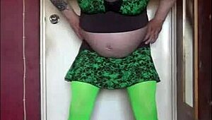 बायसेक्शुअल क्रॉसड्रेसर अपनी पेशाब चखता है तुम्हारी तरसता शर्मीला होममेड क्लोजअप