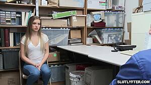 Shoplifting teen Summer Brooks caught in a risky oral deal