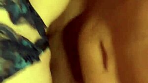 WIR BEIDE AUF DEM ESSTISCH IN VERSCHIEDENEN STELLUNGEN ICH LECK IHRE GEILE MUSCHI SPERMA LÄUFT AUS IHRER GEILEN FOTZE!